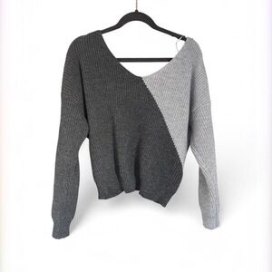 ASTR Women's Charcoal and Light Gray V-Neck Contrast Sweater with twist back